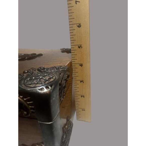 Cigar Box - Antique circa 1890s - Tiger Oak with Metal Ornate Corner Mounts - Picture 14 of 16